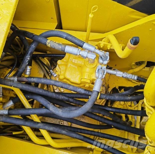 Komatsu PC220-8 대형 굴삭기 29톤 이상