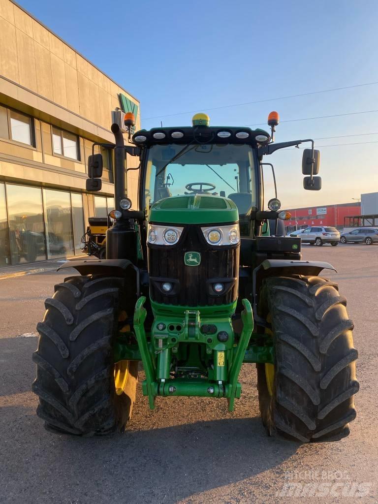 John Deere 6215 R 트랙터