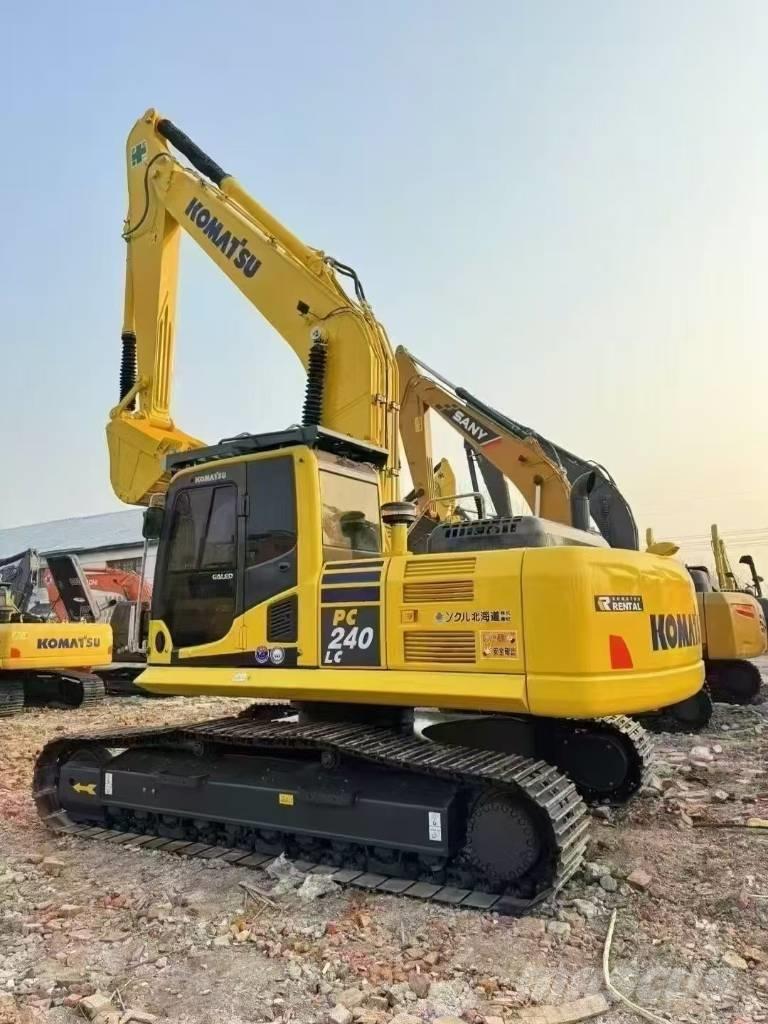 Komatsu PC 240 대형 굴삭기 29톤 이상
