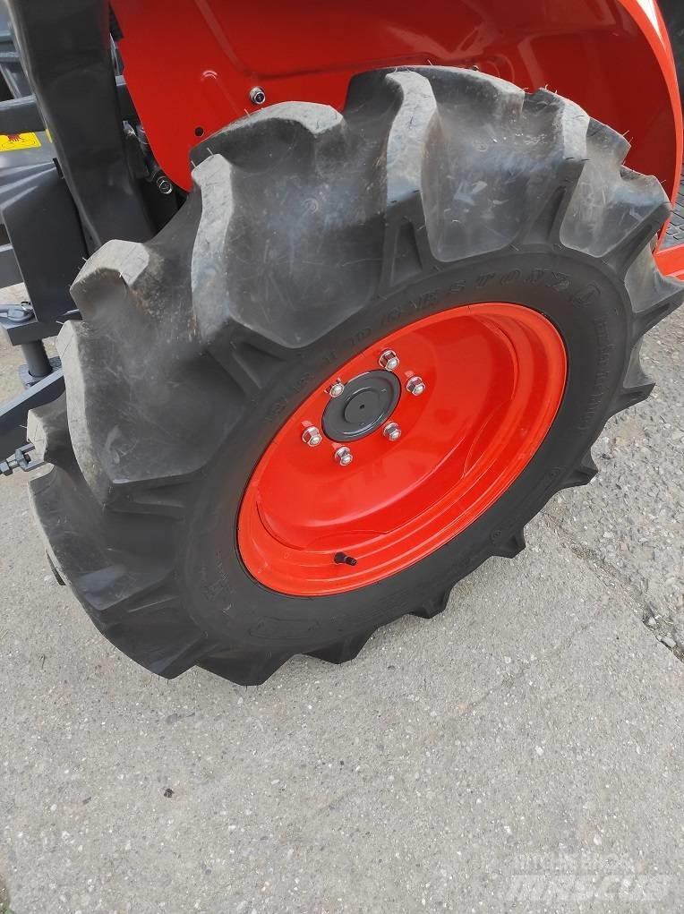 Kubota B1121 소형 트랙터