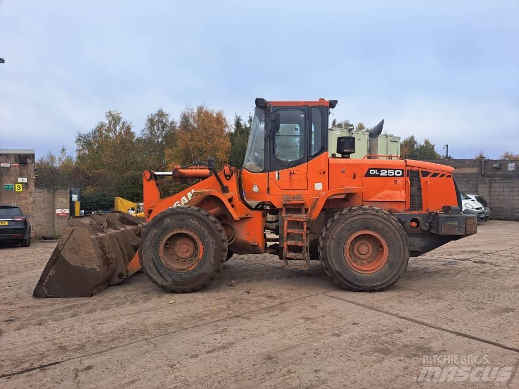 Doosan DL 250  휠로우더