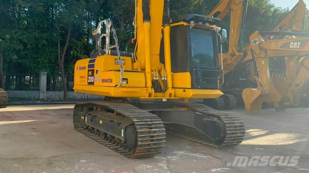 Komatsu PC 200-8N1 수륙양용 굴삭기