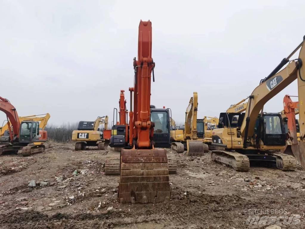 Hitachi ZX 250 대형 굴삭기 29톤 이상