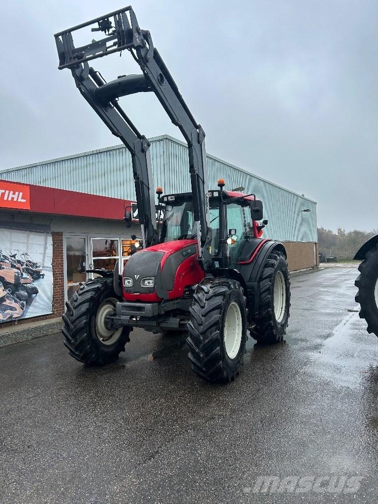 Valtra N 121 트랙터