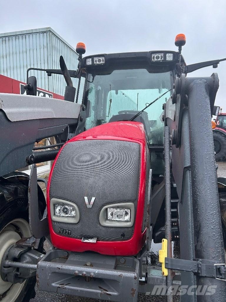 Valtra N 121 트랙터