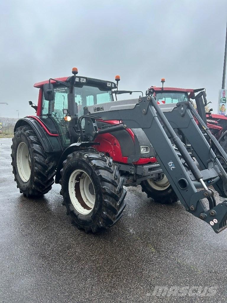 Valtra N 121 트랙터