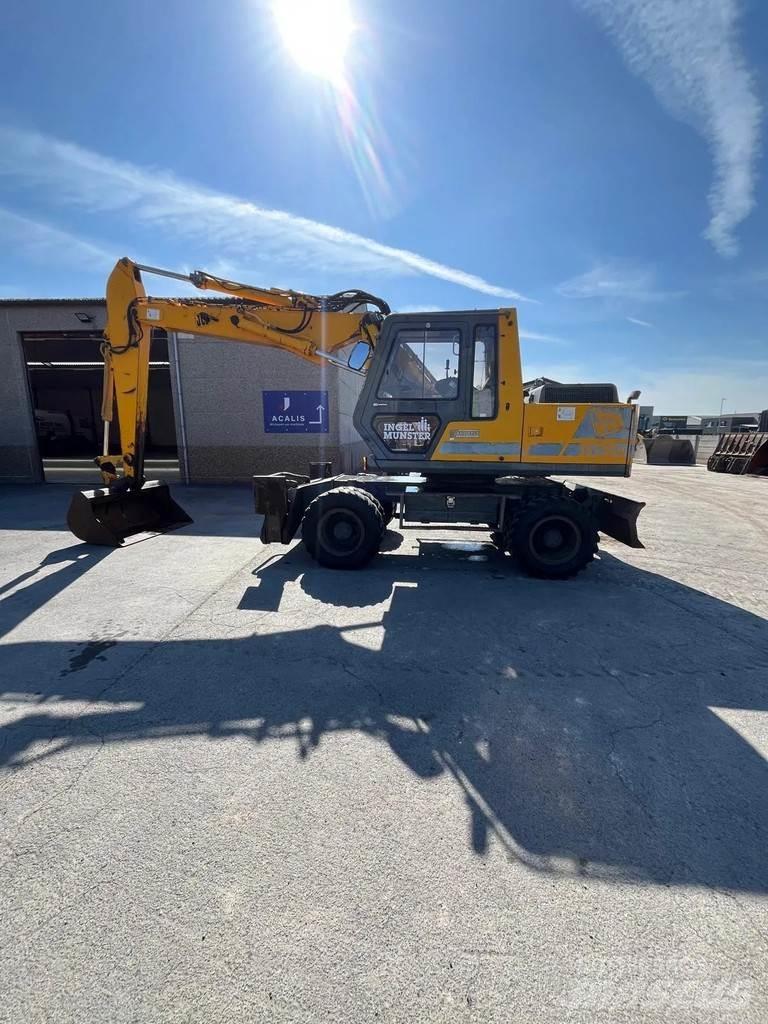 JCB JS130W  휠 굴삭기