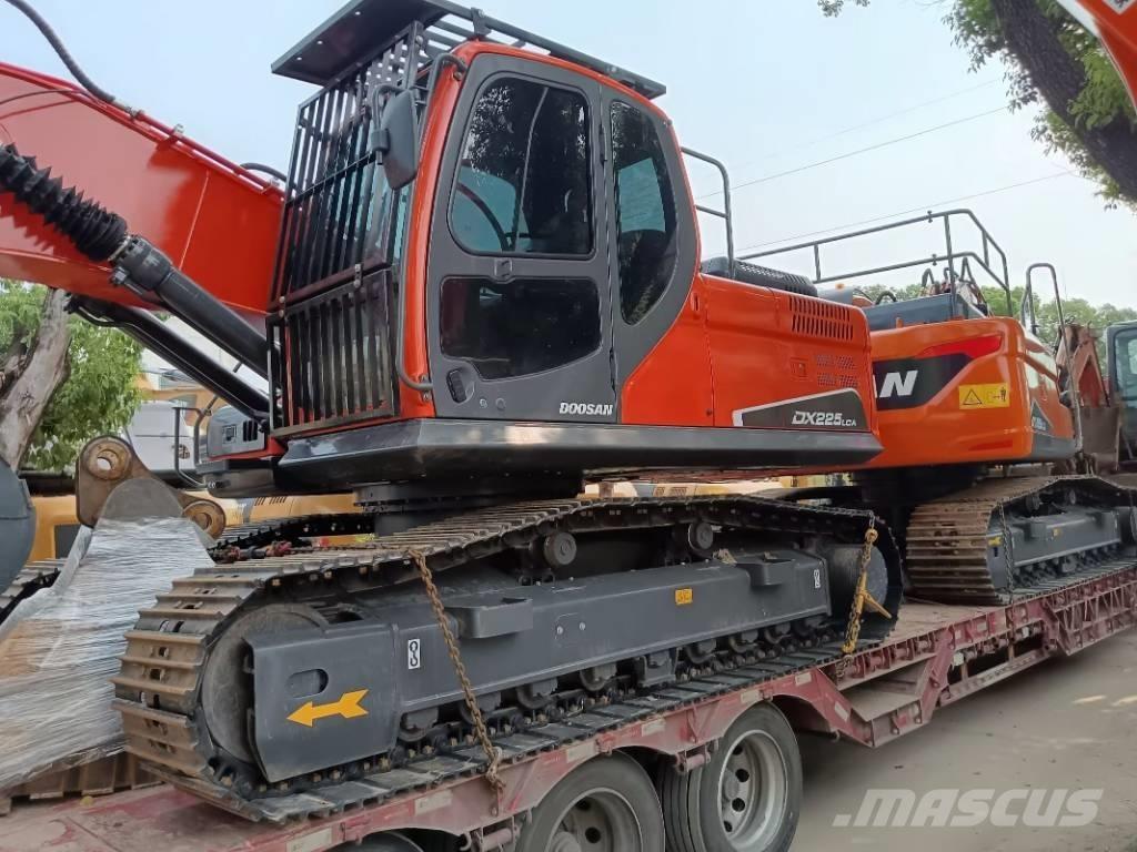 Doosan DX 225 LC 대형 굴삭기 29톤 이상