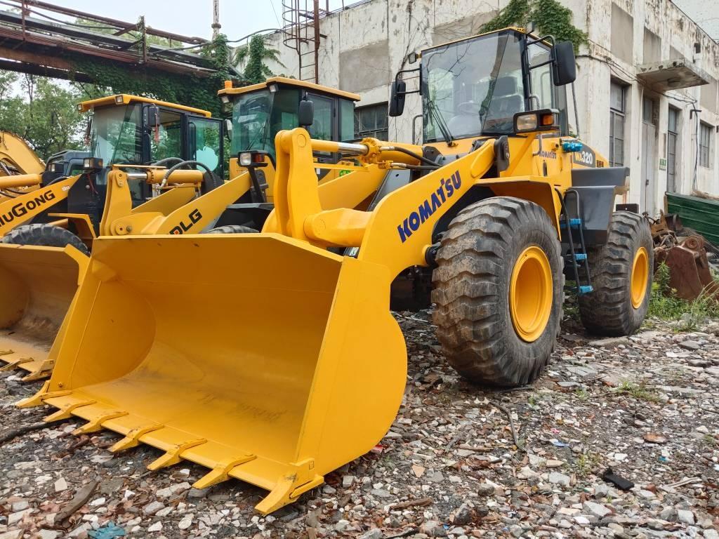 Komatsu WA 320  휠로우더