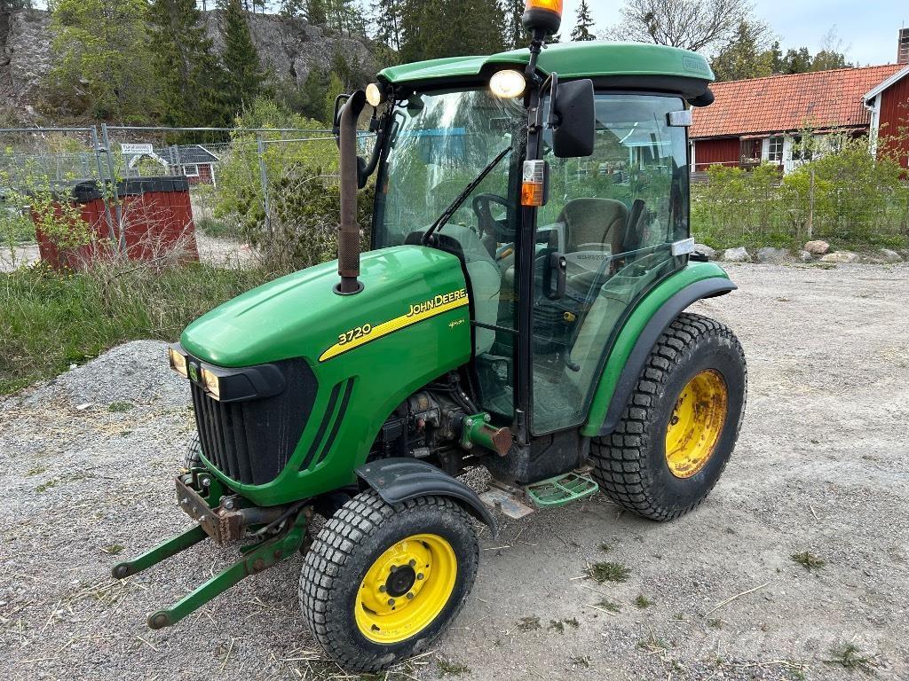 John Deere 3720 트랙터