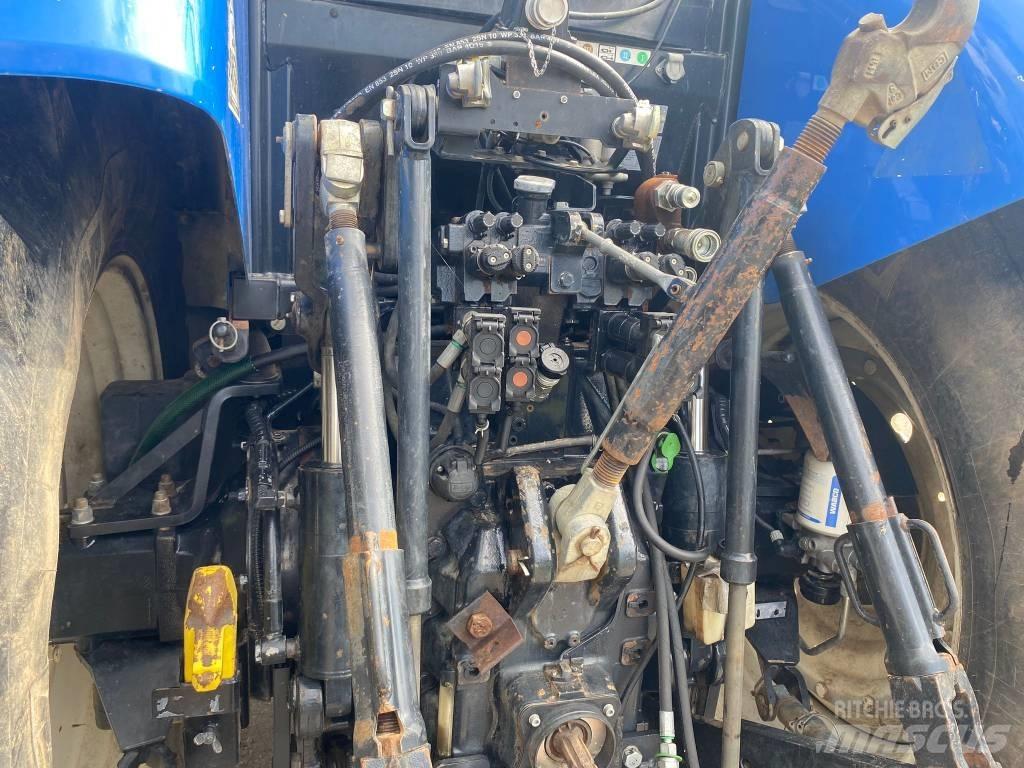 New Holland T 7.235 트랙터