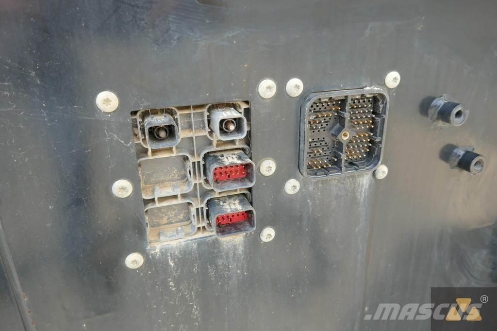 CAT 352F Cab 캐빈 및 인테리어