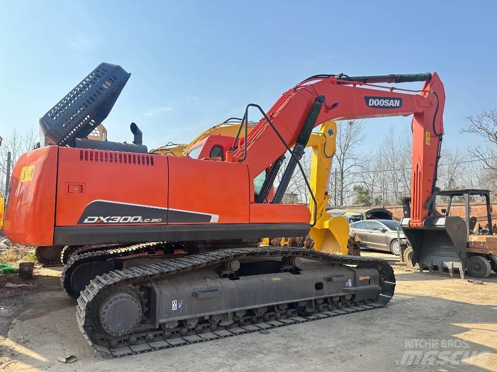 Doosan DX 300 대형 굴삭기 29톤 이상