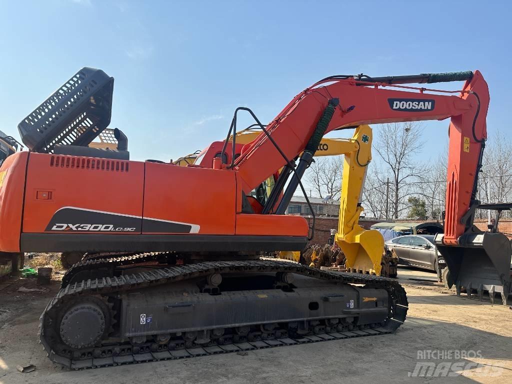 Doosan DX 300 대형 굴삭기 29톤 이상
