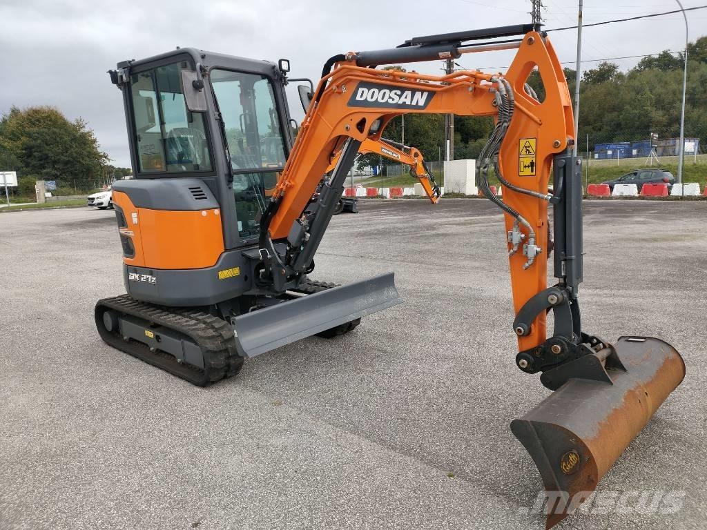 Doosan DX 27 Z 소형 굴삭기 7톤 미만