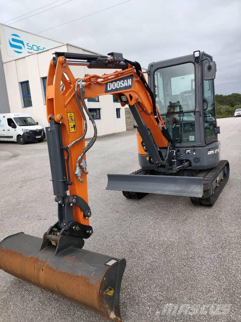 Doosan DX 27 Z 소형 굴삭기 7톤 미만