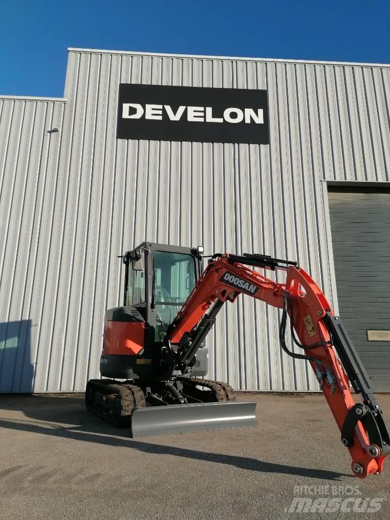 Doosan DX 27 Z 소형 굴삭기 7톤 미만