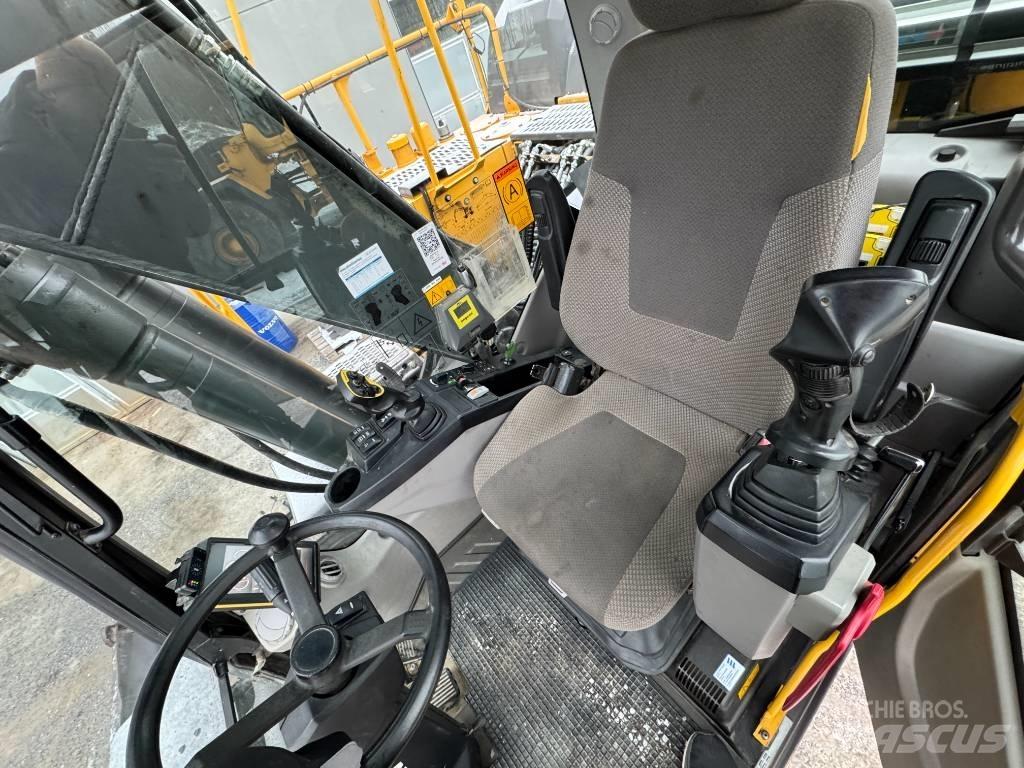 Volvo EW 160  휠 굴삭기
