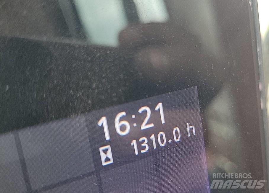 Hitachi ZX225USLC-7 대형 굴삭기 29톤 이상