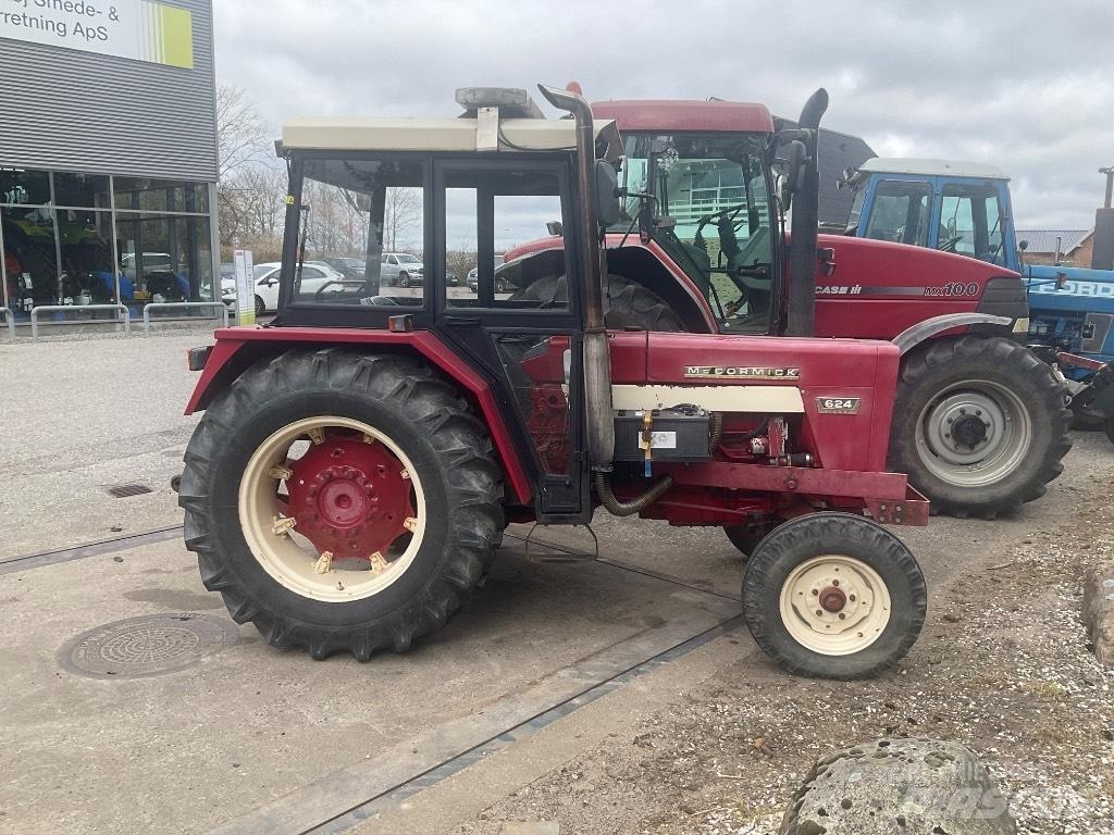 IH 624 트랙터