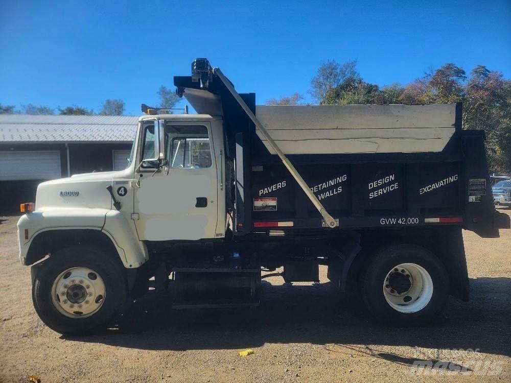 Ford L8000 덤프 트럭