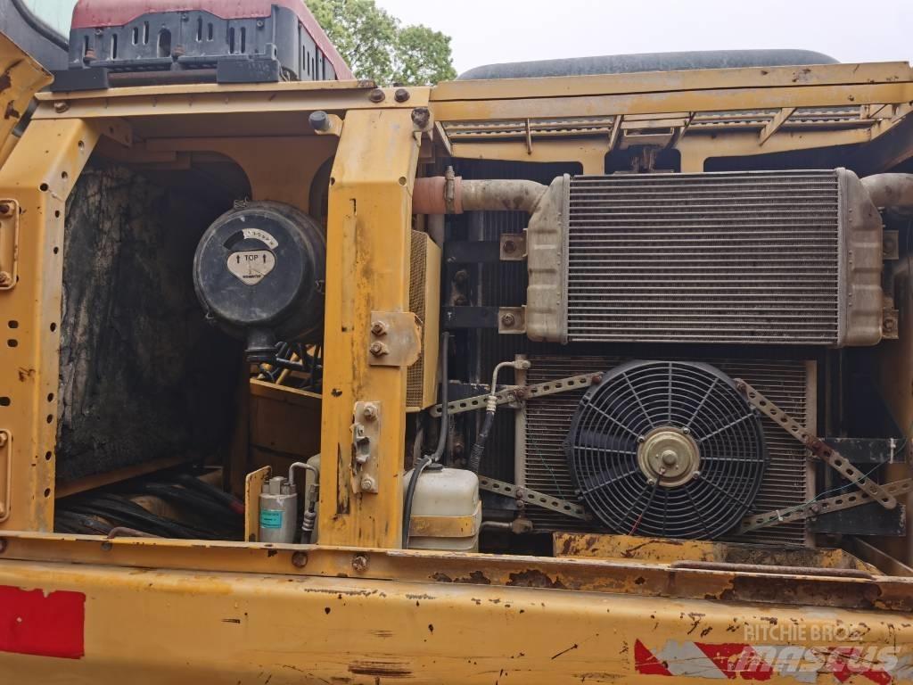 Komatsu PC 200-7 대형 굴삭기 29톤 이상