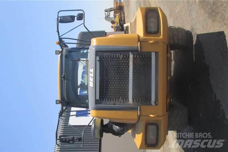 Bell B20D 탱커 트럭