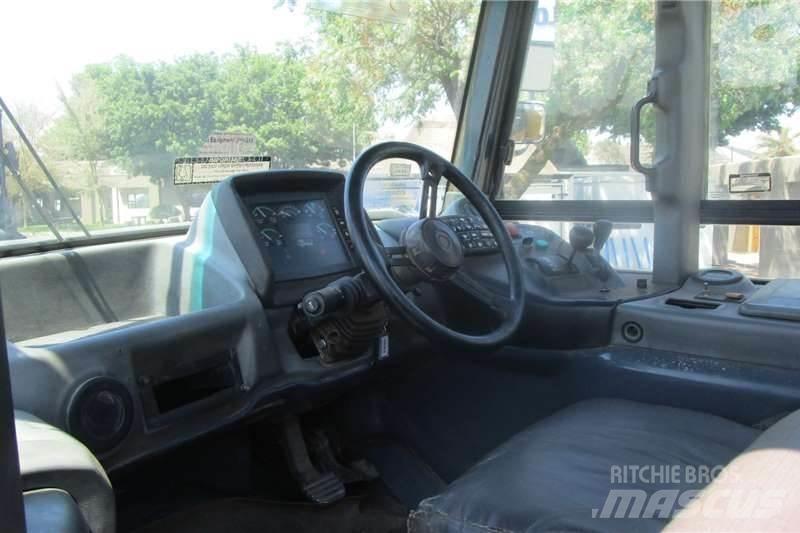 Bell B20D 탱커 트럭