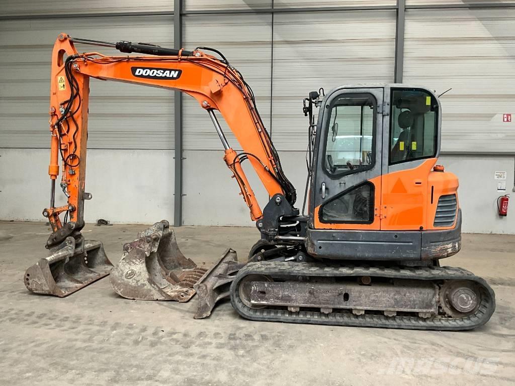 Doosan DX 80 R 중형굴삭기 7톤-28톤