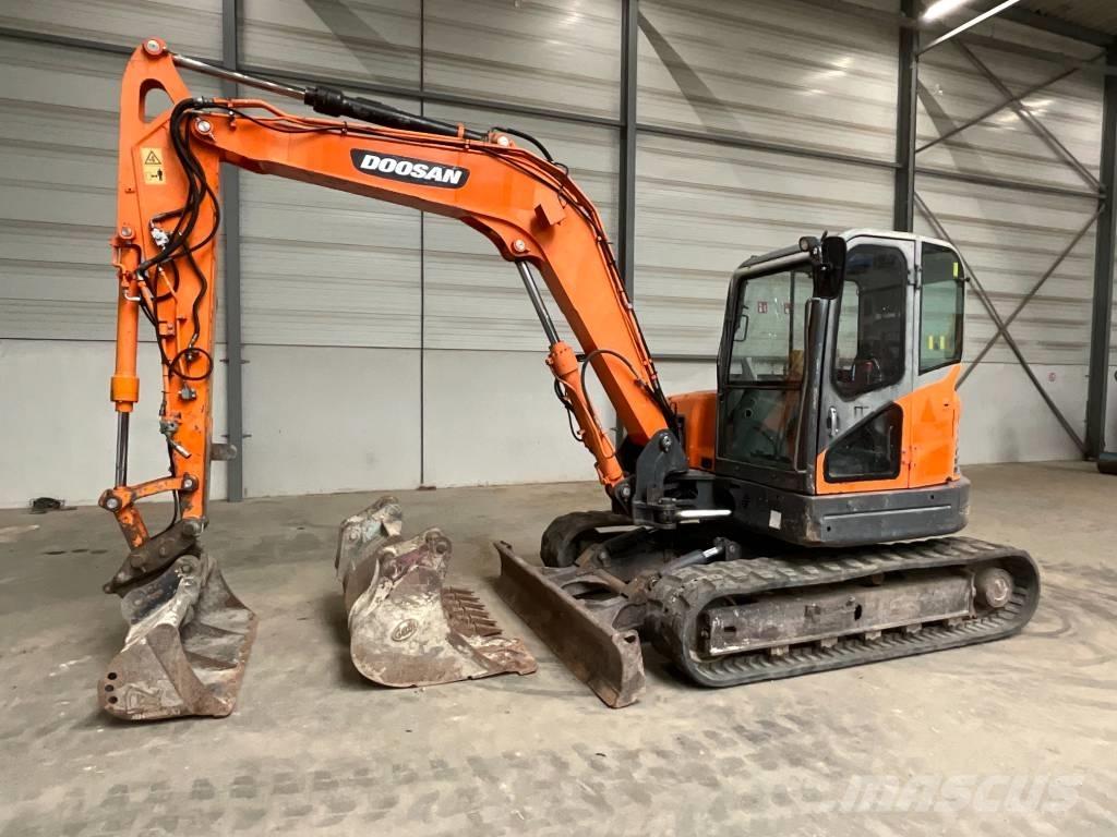 Doosan DX 80 R 중형굴삭기 7톤-28톤