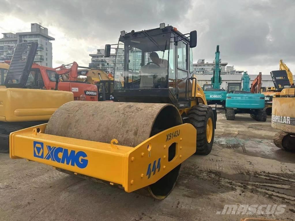 XCMG XS 243 J 싱글 드럼 롤러