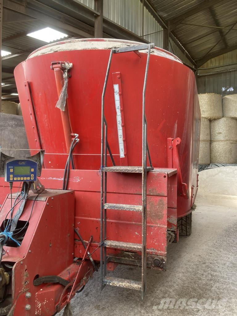 Trioliet AVM 24 피더