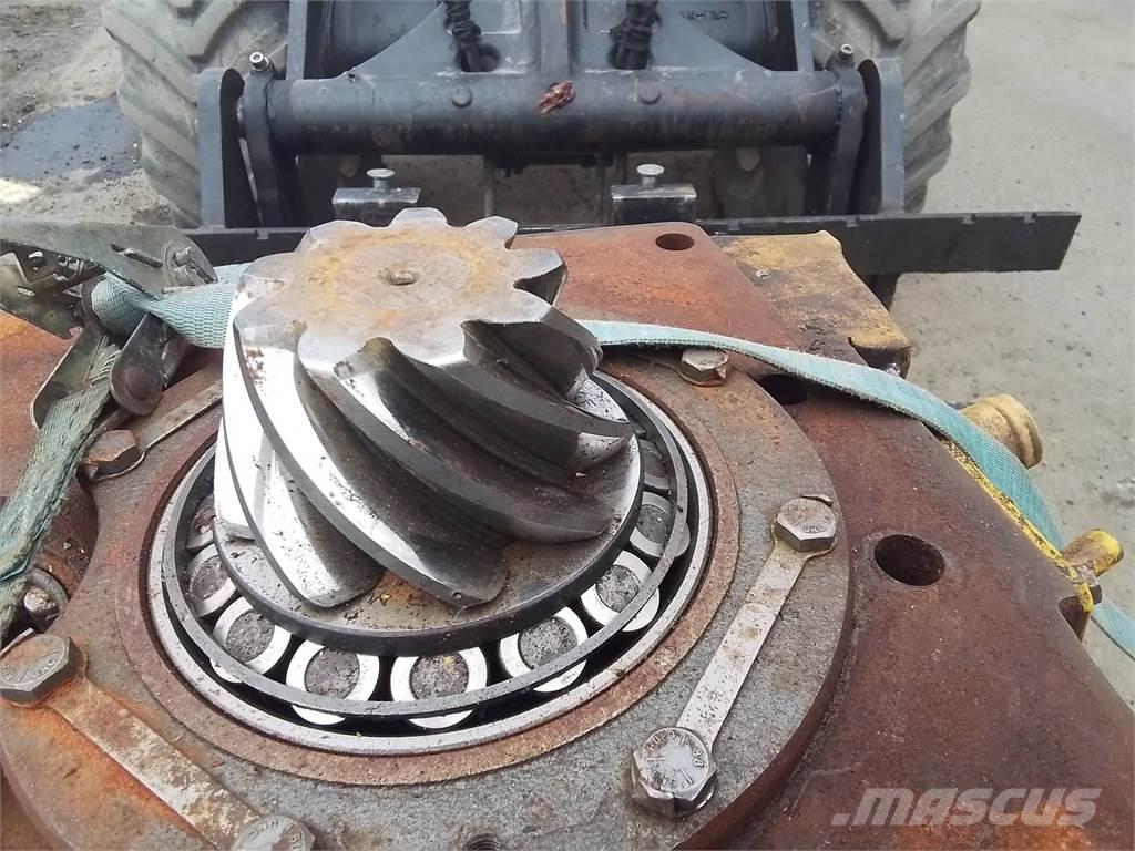 Volvo BM 868 트랜스미션
