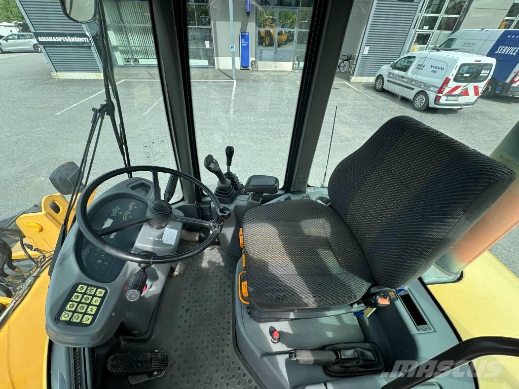 Volvo L 30 B  휠로우더