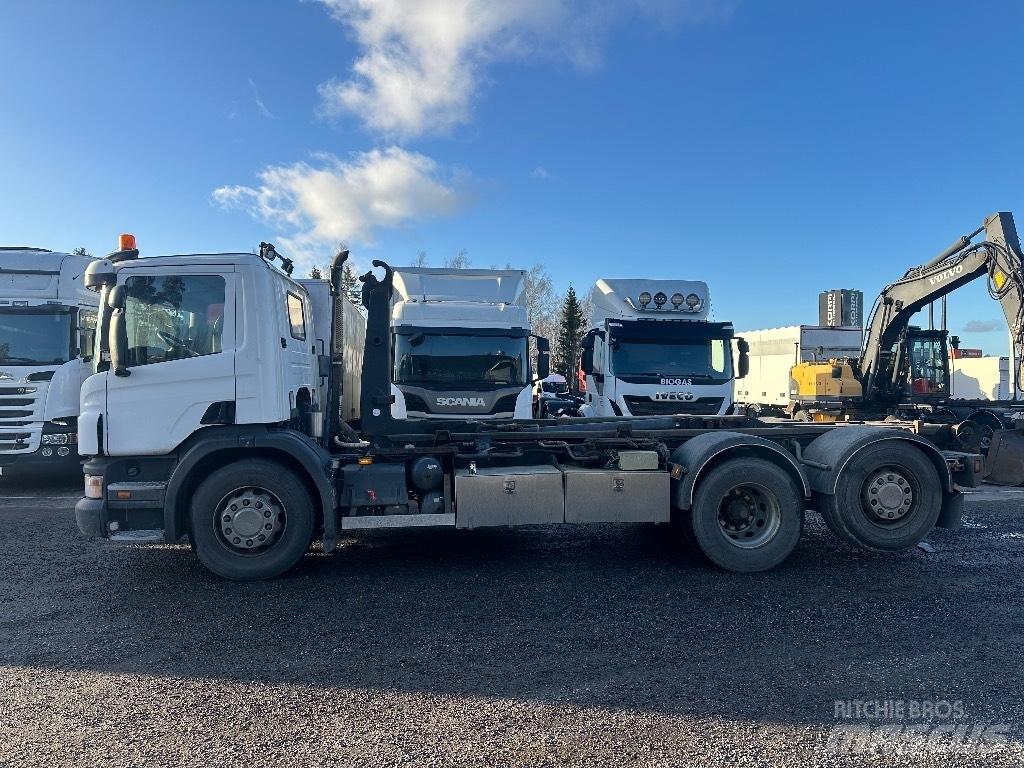 Scania P420 훅 리프트 트럭