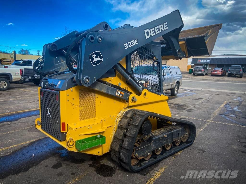 John Deere 323 E  스키드로더