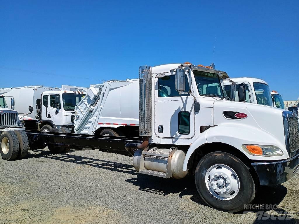Peterbilt 335 폐기물 수거 트럭