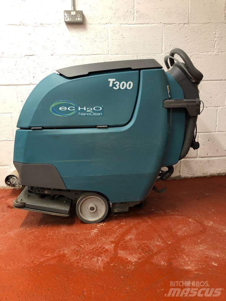 Tennant T300 습식 청소차