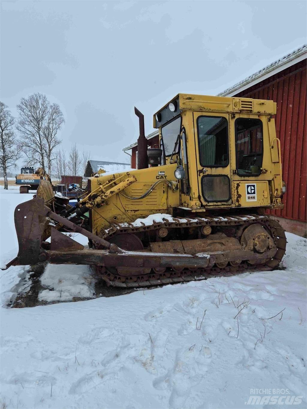 CAT D4E 크롤러 도저