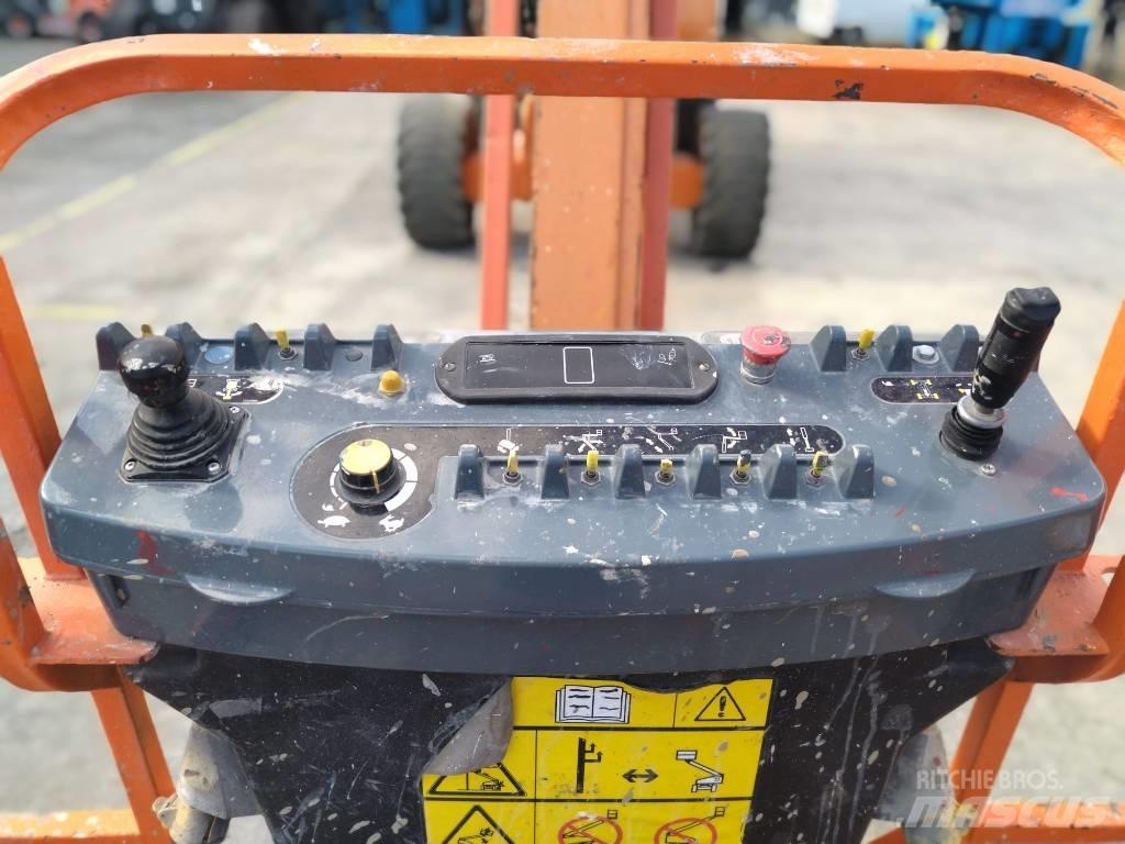 JLG 800 AJ 관절형 전동이동 리프트