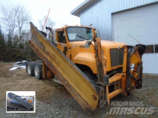 International 5500 i 제설 블레이드 및 제설기