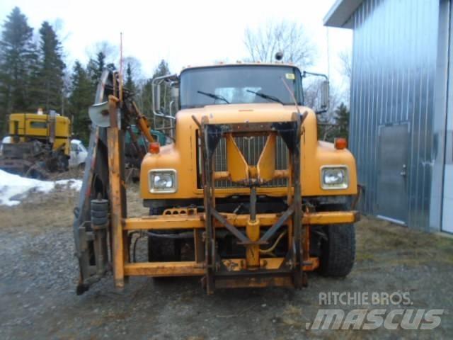 International 5500 i 제설 블레이드 및 제설기