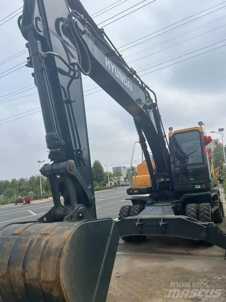 Hyundai 210WVS  휠 굴삭기