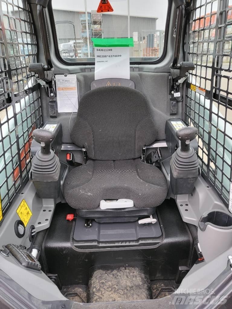 Bobcat T 450  스키드로더