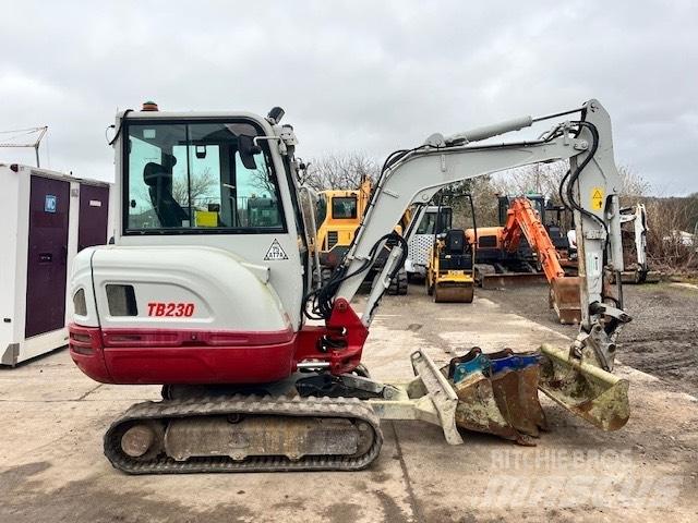 Takeuchi TB 230 소형 굴삭기 7톤 미만