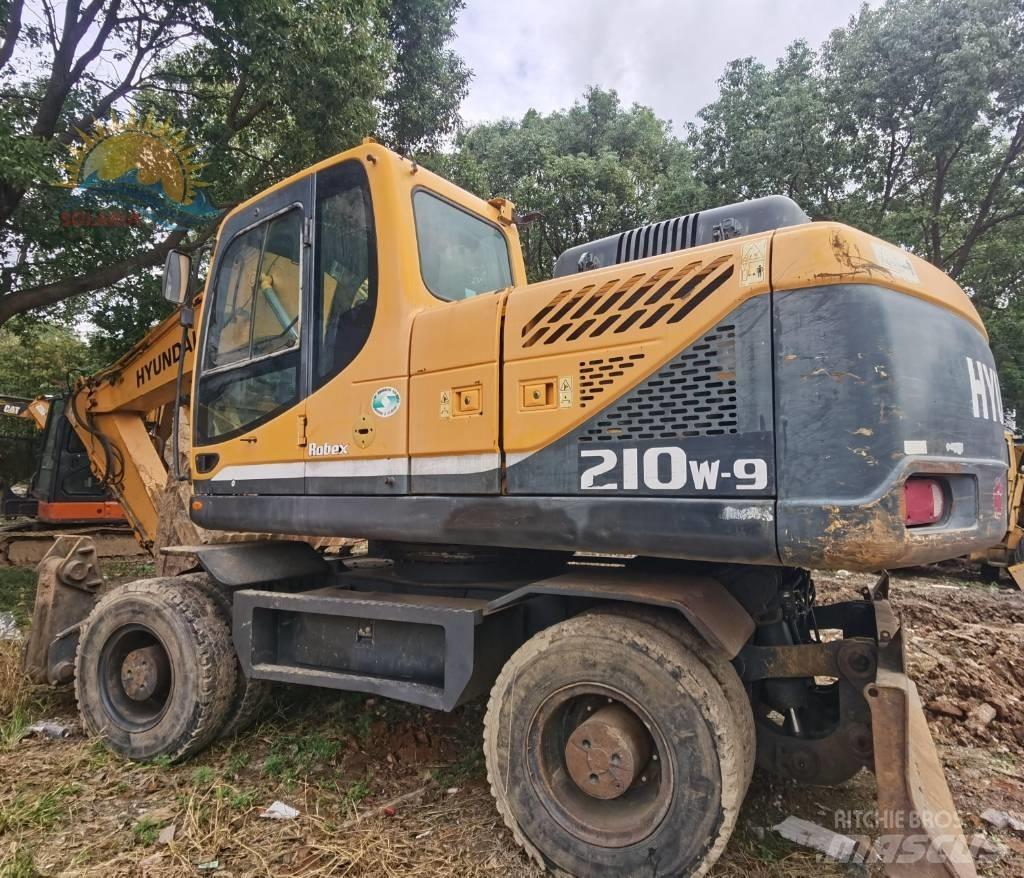 Hyundai R210W-9  휠 굴삭기