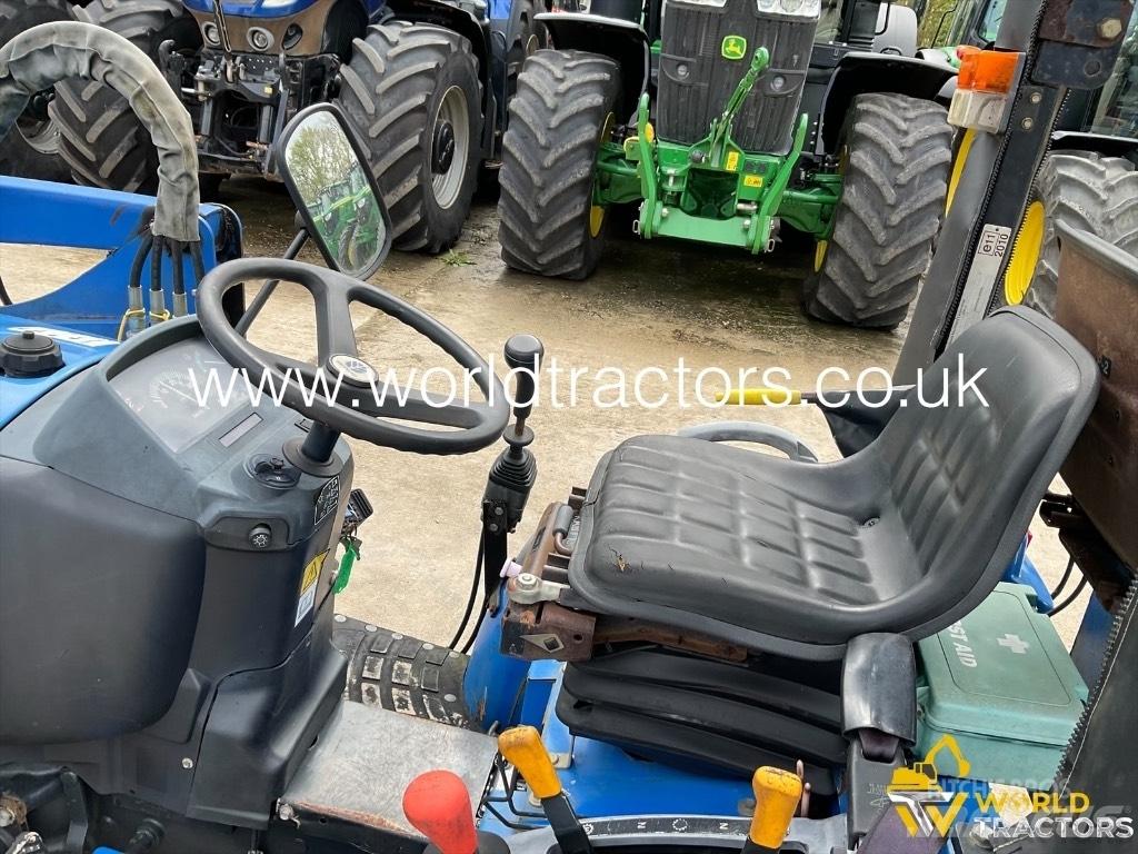 New Holland TC 24 D 트랙터