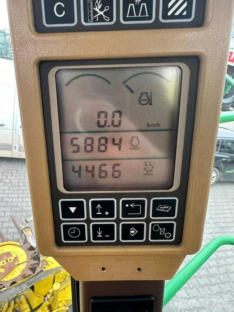 John Deere 7300 자동 초지기계