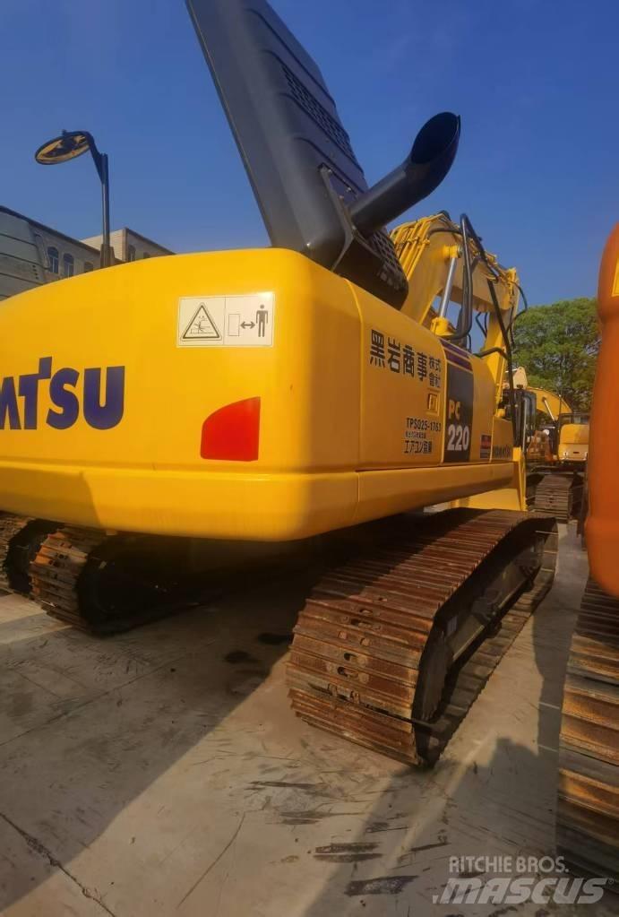 Komatsu PC 220 대형 굴삭기 29톤 이상