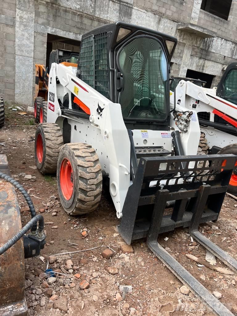 Bobcat S220  스키드로더